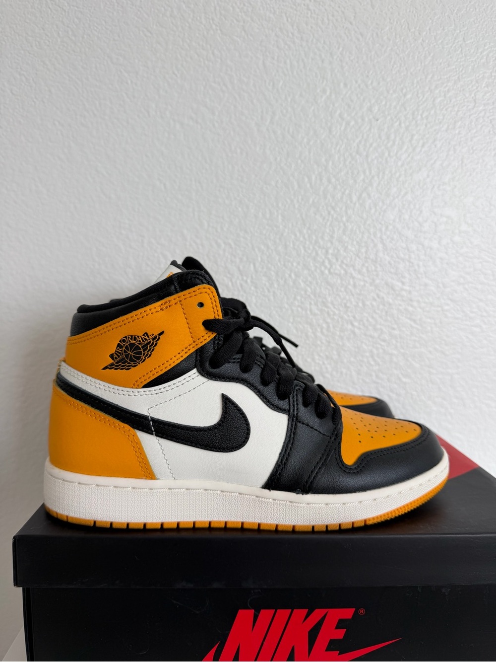 Nike Air Jordan 1 Retro High OG 'Yellow Toe' Taxi Sneakers 5.5